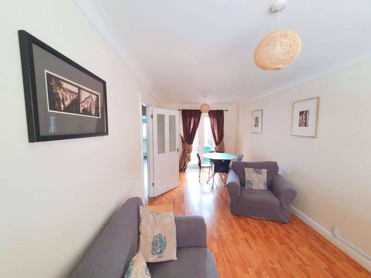 Friars Walk Houses With 2 Bedrooms, 2 Bathrooms, Fast Wi-Fi And Private Parking ซิททิงบอร์น ภายนอก รูปภาพ