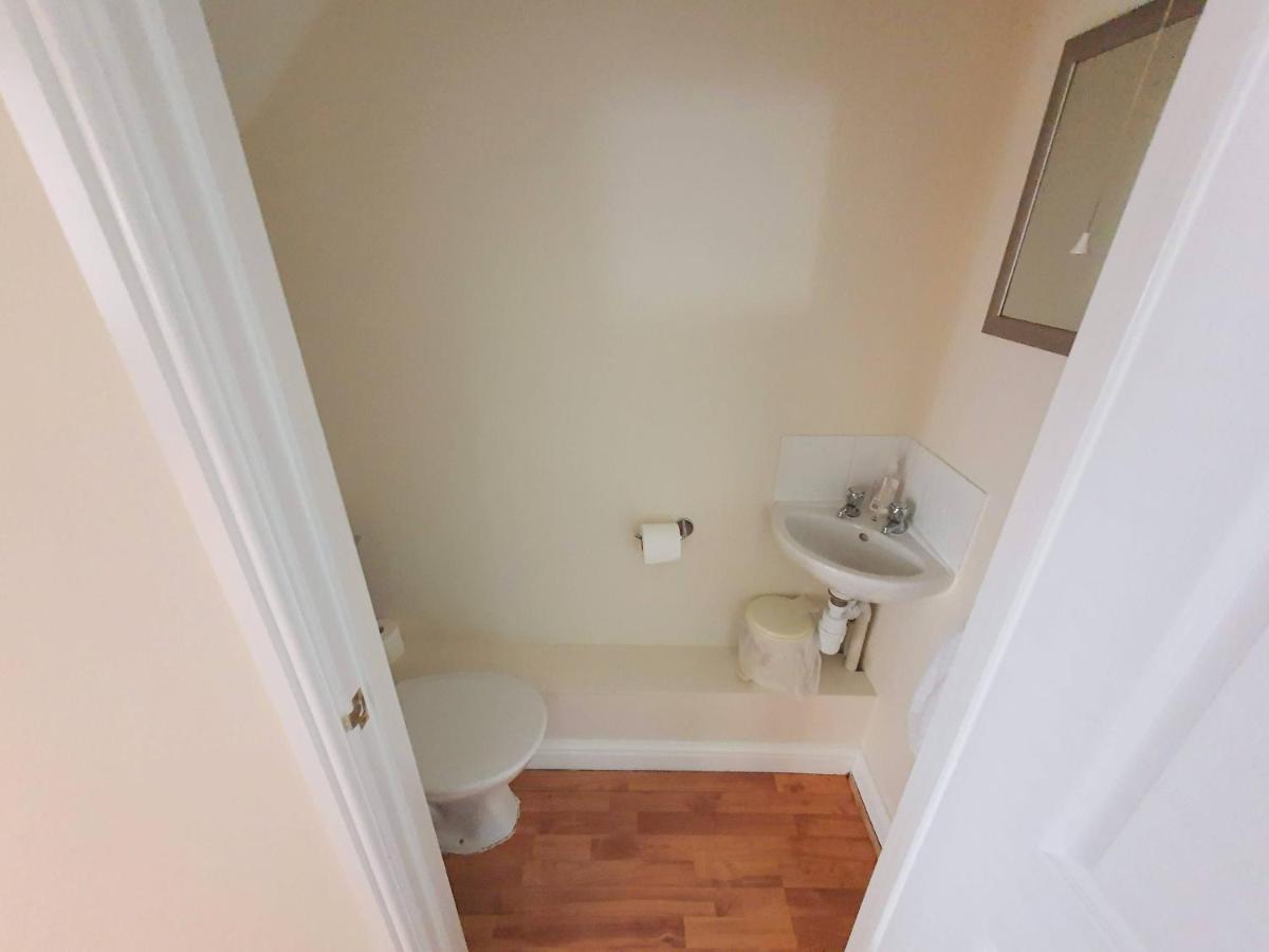 Friars Walk Houses With 2 Bedrooms, 2 Bathrooms, Fast Wi-Fi And Private Parking ซิททิงบอร์น ภายนอก รูปภาพ
