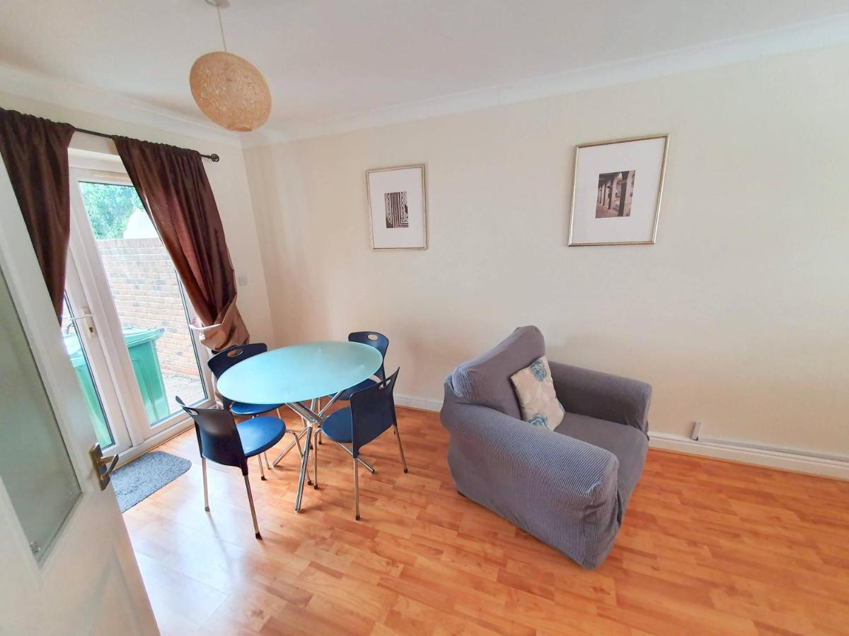 Friars Walk Houses With 2 Bedrooms, 2 Bathrooms, Fast Wi-Fi And Private Parking ซิททิงบอร์น ภายนอก รูปภาพ