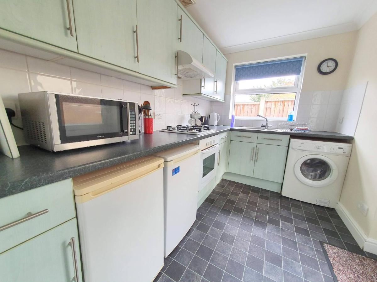 Friars Walk Houses With 2 Bedrooms, 2 Bathrooms, Fast Wi-Fi And Private Parking ซิททิงบอร์น ภายนอก รูปภาพ