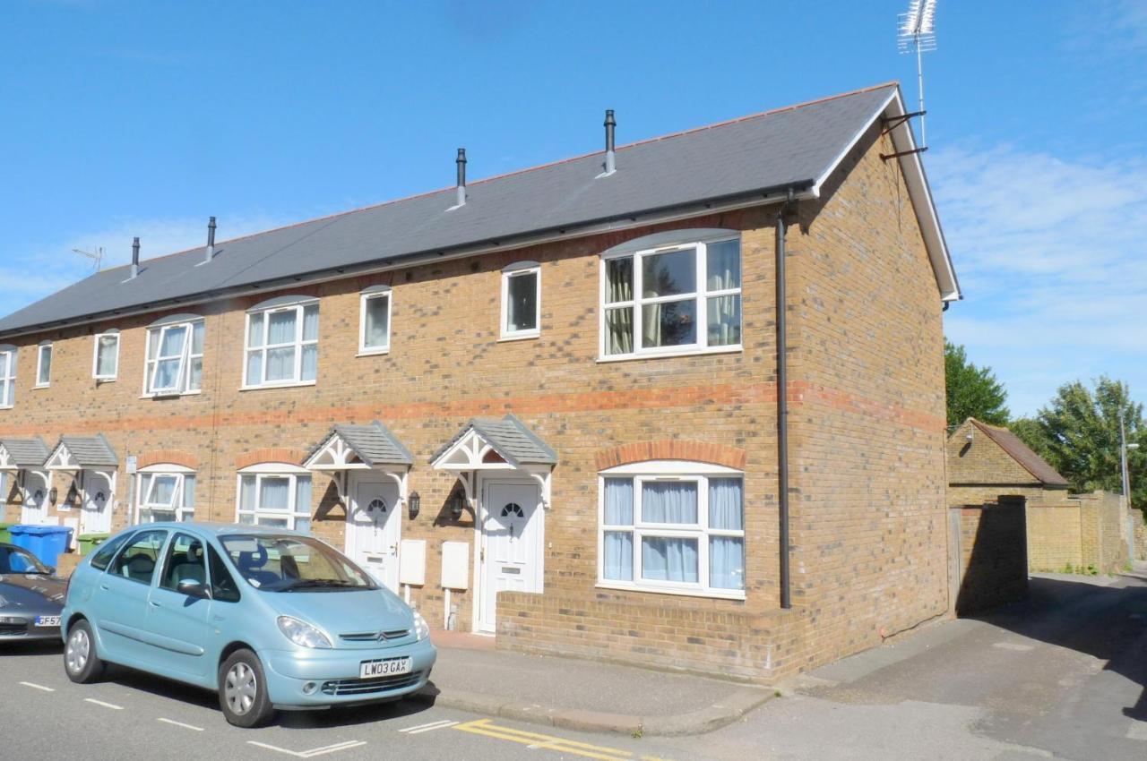 Friars Walk Houses With 2 Bedrooms, 2 Bathrooms, Fast Wi-Fi And Private Parking ซิททิงบอร์น ภายนอก รูปภาพ
