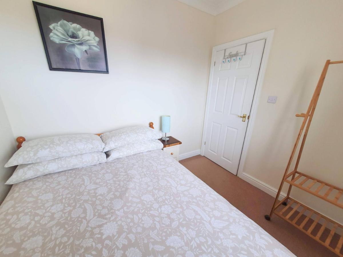 Friars Walk Houses With 2 Bedrooms, 2 Bathrooms, Fast Wi-Fi And Private Parking ซิททิงบอร์น ภายนอก รูปภาพ