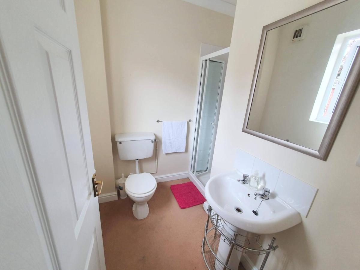 Friars Walk Houses With 2 Bedrooms, 2 Bathrooms, Fast Wi-Fi And Private Parking ซิททิงบอร์น ภายนอก รูปภาพ