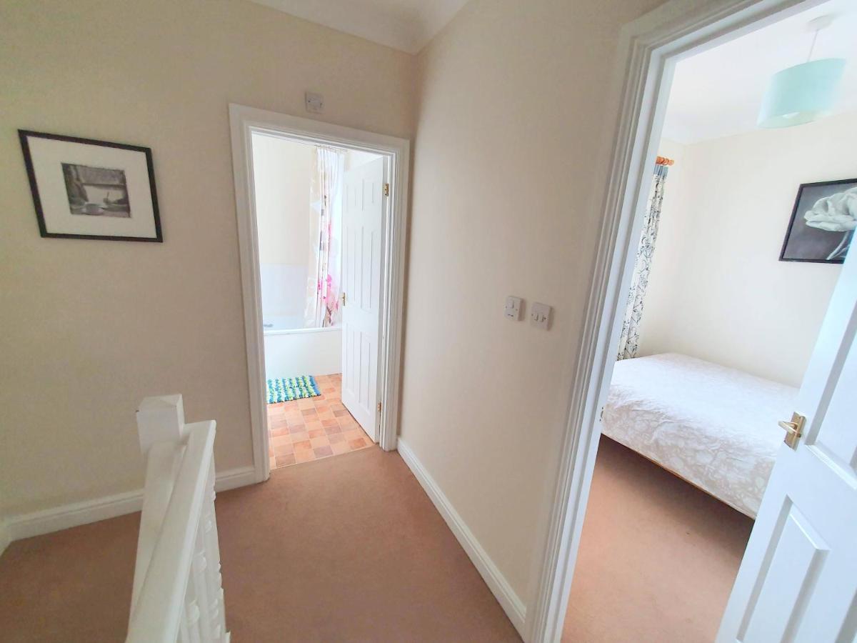 Friars Walk Houses With 2 Bedrooms, 2 Bathrooms, Fast Wi-Fi And Private Parking ซิททิงบอร์น ภายนอก รูปภาพ