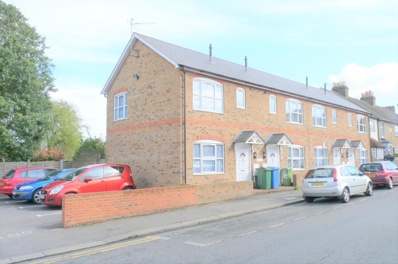 Friars Walk Houses With 2 Bedrooms, 2 Bathrooms, Fast Wi-Fi And Private Parking ซิททิงบอร์น ภายนอก รูปภาพ
