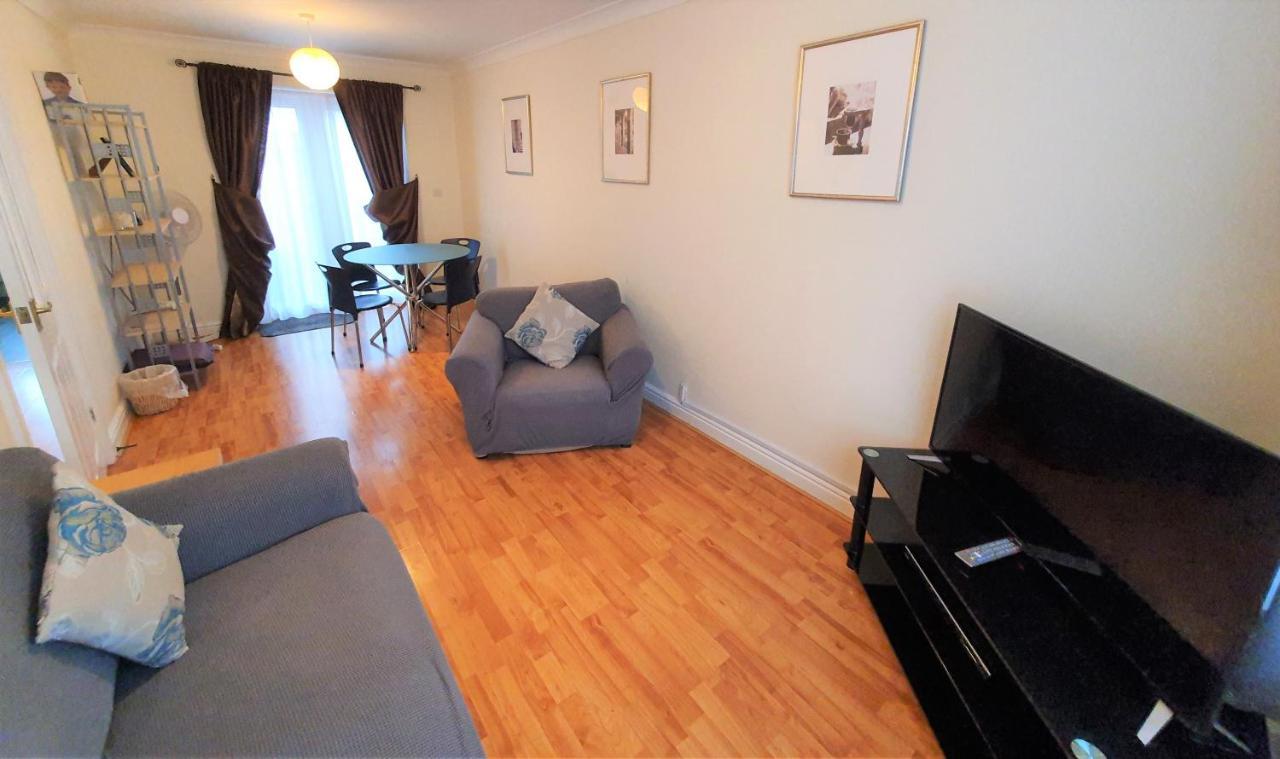 Friars Walk Houses With 2 Bedrooms, 2 Bathrooms, Fast Wi-Fi And Private Parking ซิททิงบอร์น ภายนอก รูปภาพ
