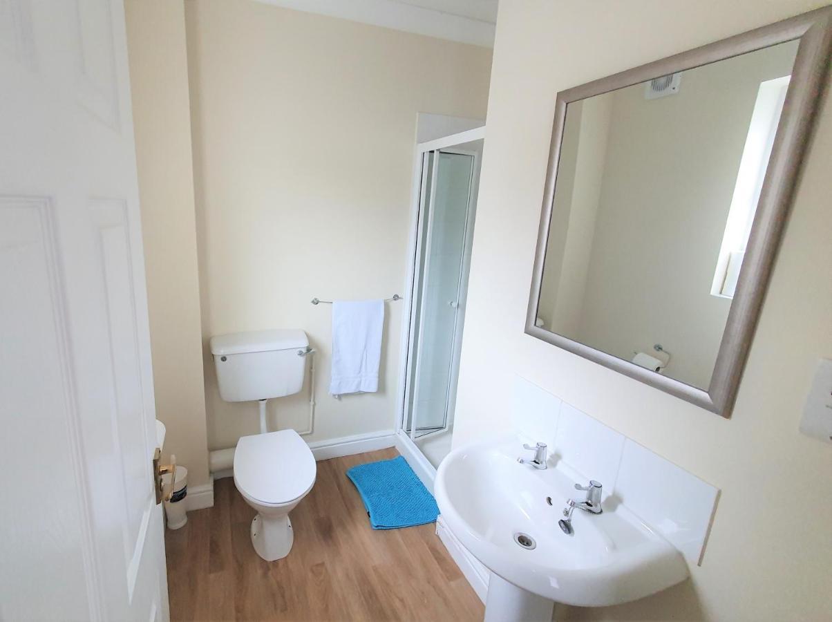 Friars Walk Houses With 2 Bedrooms, 2 Bathrooms, Fast Wi-Fi And Private Parking ซิททิงบอร์น ภายนอก รูปภาพ