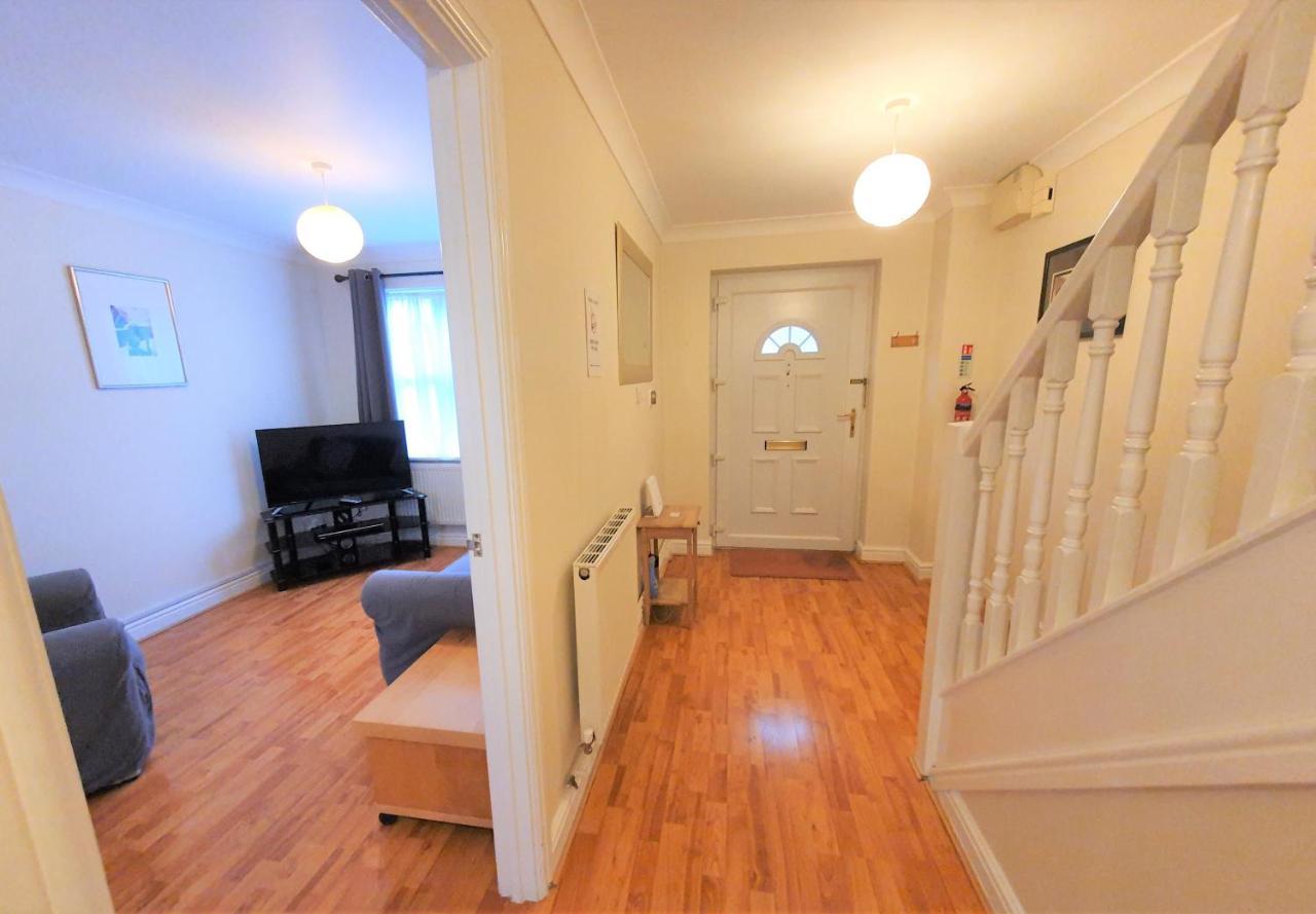 Friars Walk Houses With 2 Bedrooms, 2 Bathrooms, Fast Wi-Fi And Private Parking ซิททิงบอร์น ภายนอก รูปภาพ