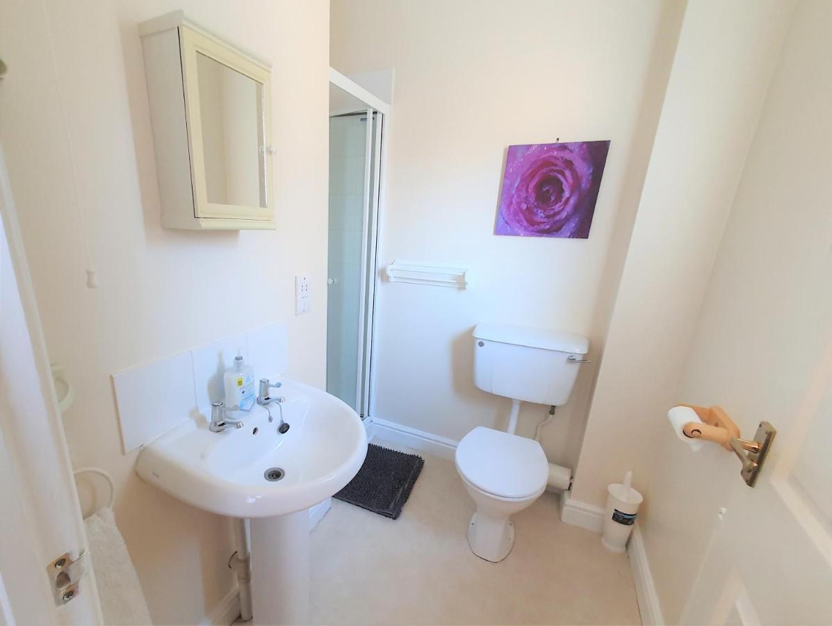 Friars Walk Houses With 2 Bedrooms, 2 Bathrooms, Fast Wi-Fi And Private Parking ซิททิงบอร์น ภายนอก รูปภาพ