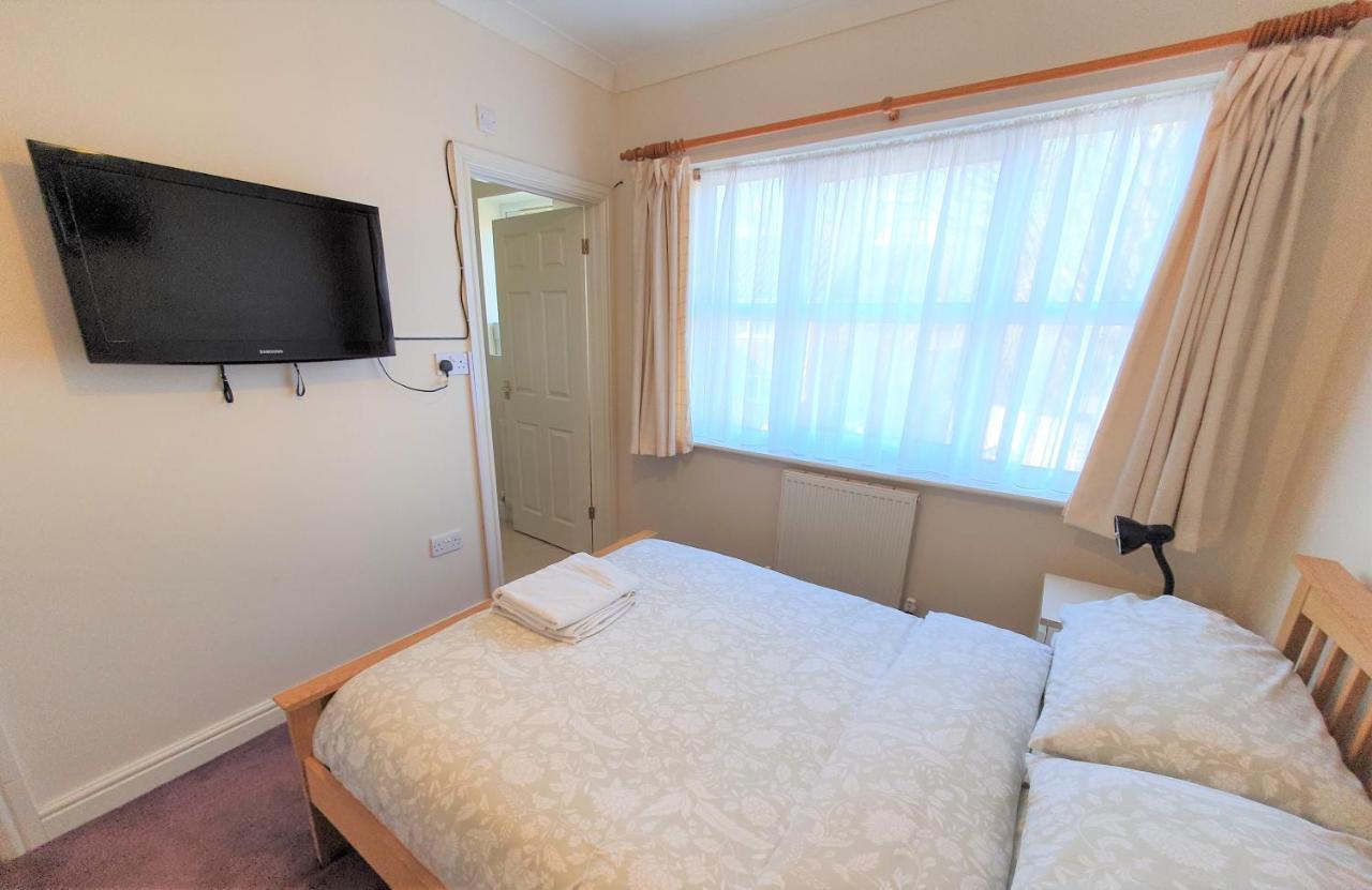 Friars Walk Houses With 2 Bedrooms, 2 Bathrooms, Fast Wi-Fi And Private Parking ซิททิงบอร์น ภายนอก รูปภาพ