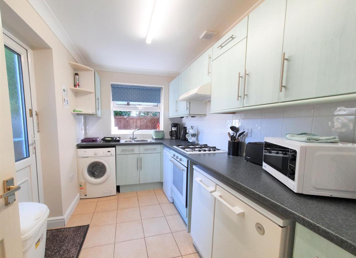 Friars Walk Houses With 2 Bedrooms, 2 Bathrooms, Fast Wi-Fi And Private Parking ซิททิงบอร์น ภายนอก รูปภาพ